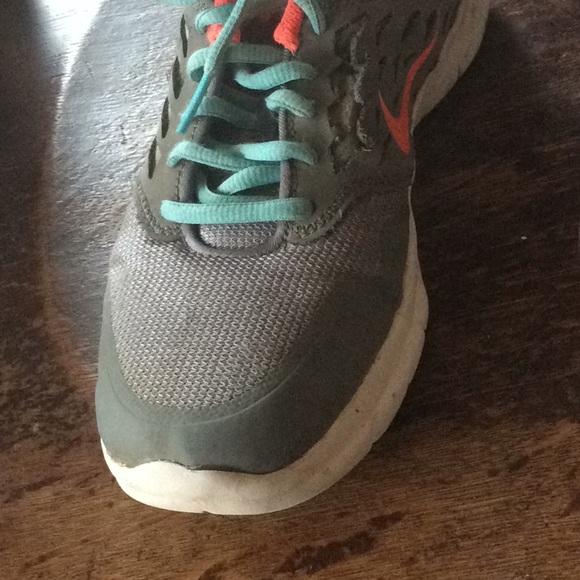 Pink, Blue and Grey Nike women’s running shoes. - Picture 6 of 7